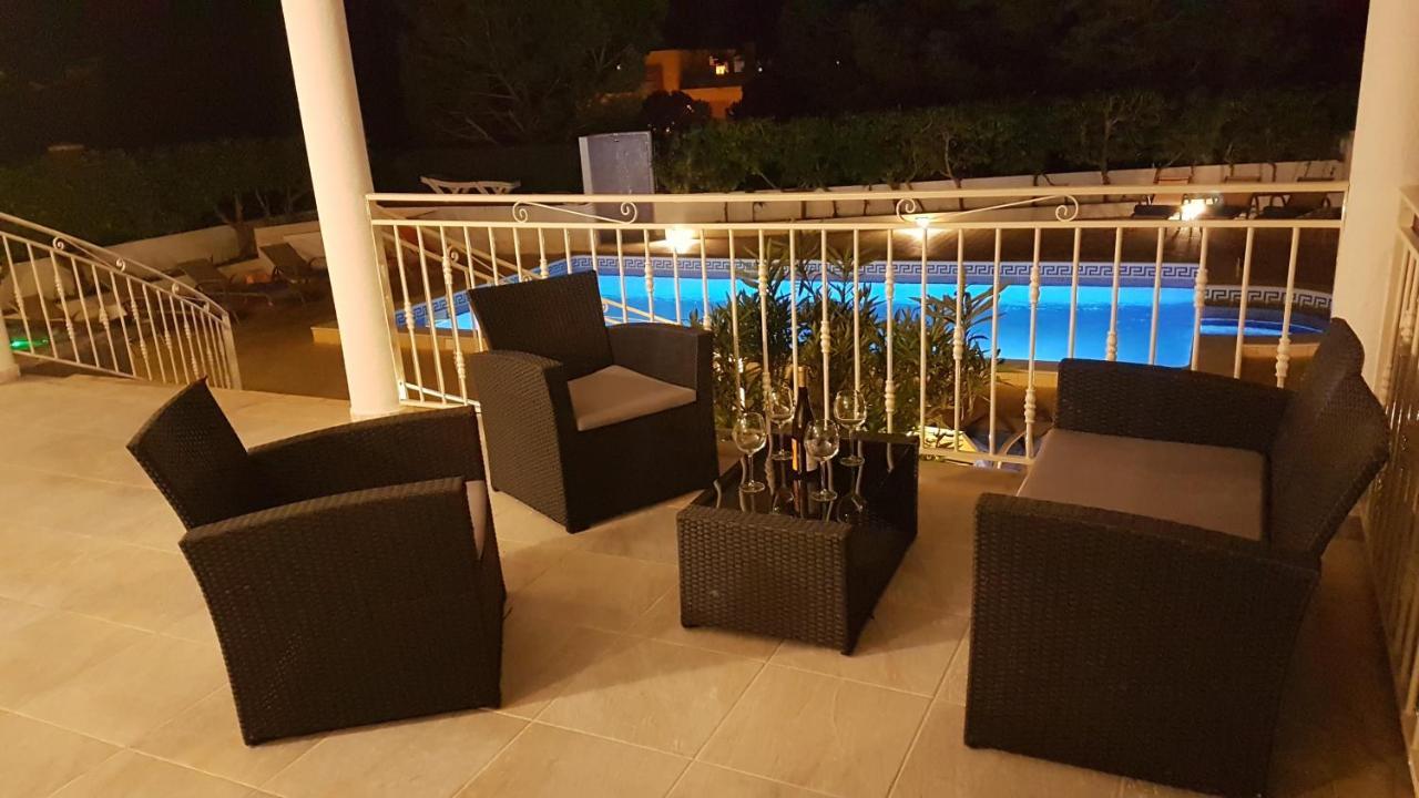 Sunset Villa By Laranjal Rentals ออยุส ดิ อากวา ภายนอก รูปภาพ